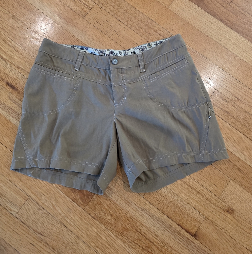 Athleta Women’s Khaki Hiking Travel Shorts Size 6